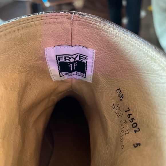 Women’s Frye short boots in grey, size 6 1/2. Used in great shape. Cross posted - Picture 3 of 4